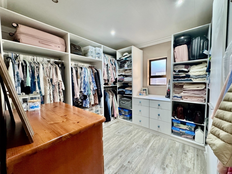 5 Bedroom Property for Sale in Mooivallei Park North West